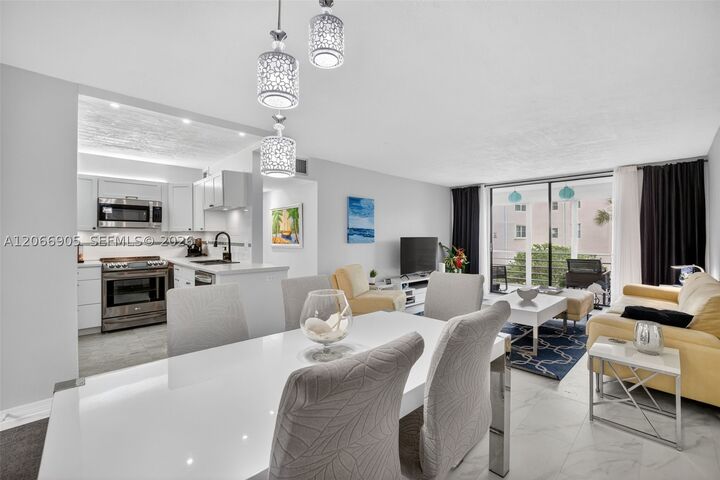 Property Photo: 2801 Somerset Dr 205 FL 33311