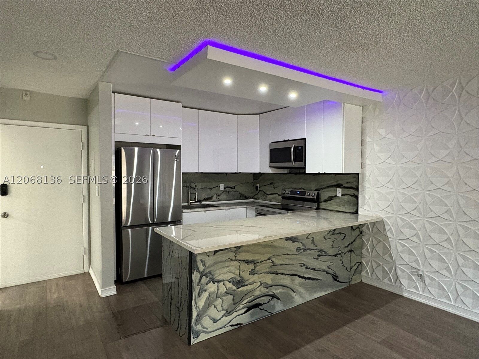Property Photo:  1520 McKinley St 108E  FL 33020 