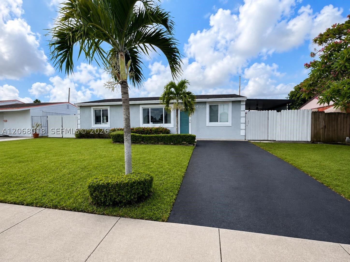 Property Photo: 4910 SW 16th St FL 33317
