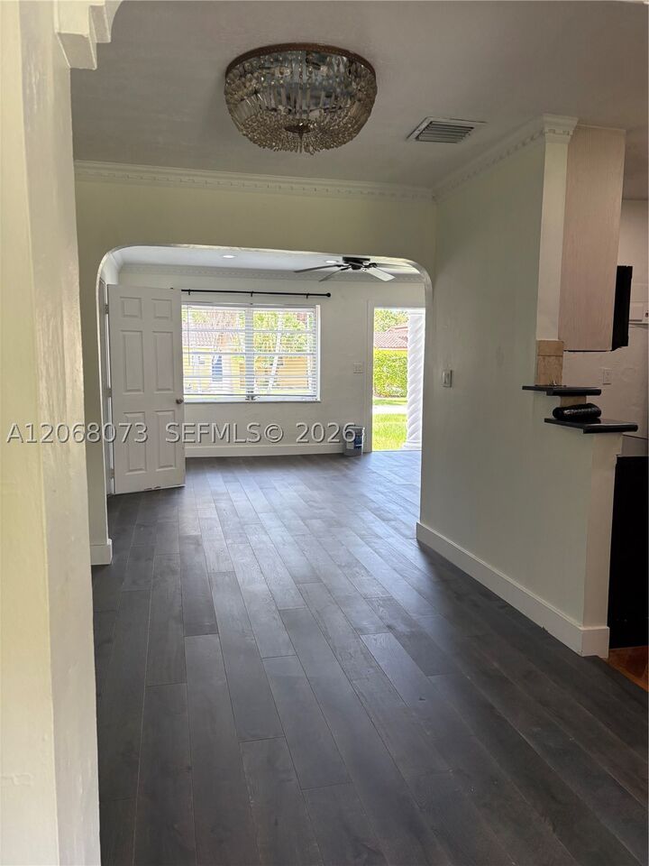 Property Photo: 1422 Wiley St FL 33020