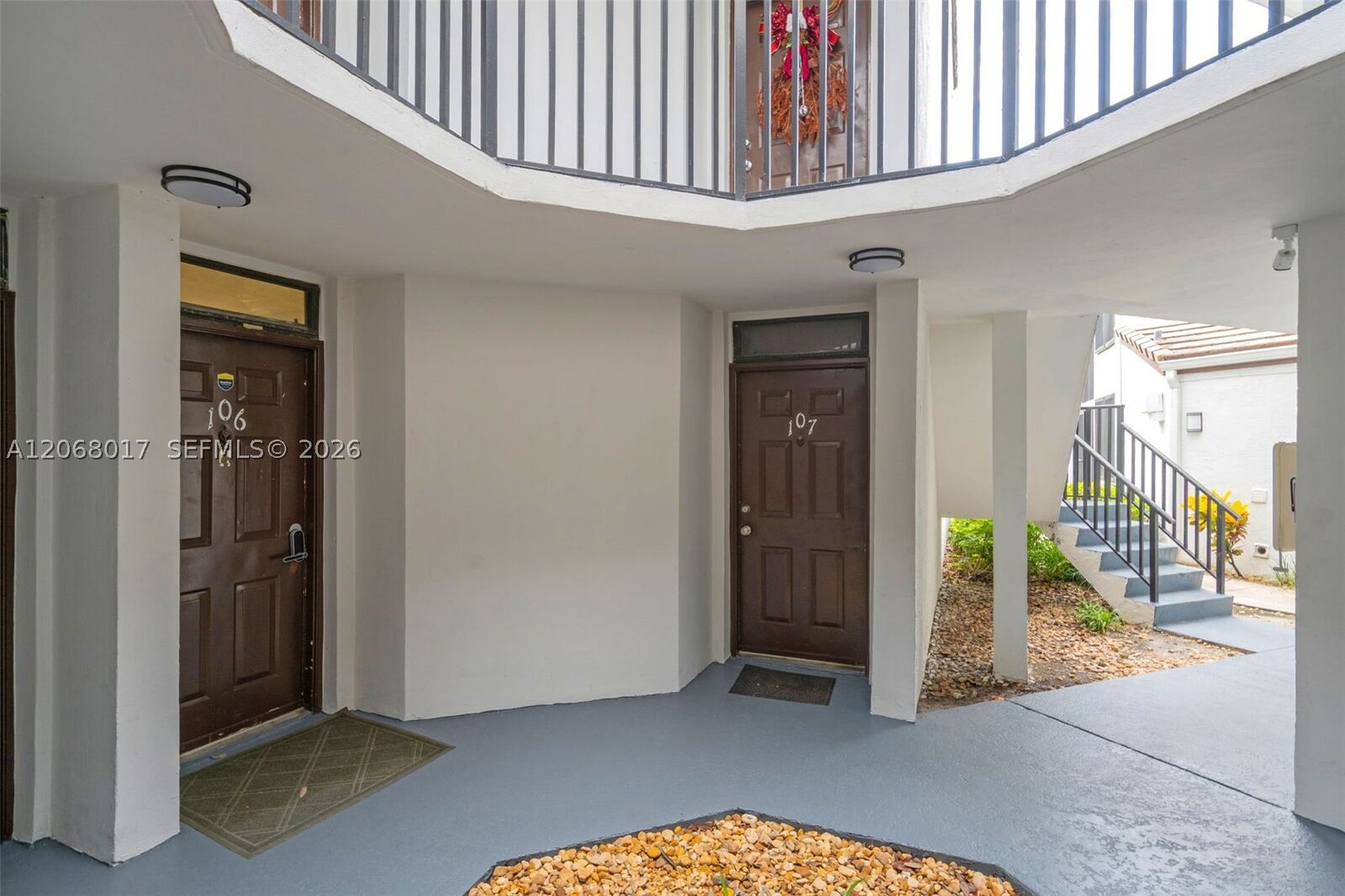 Property Photo: 213 Lake Pointe Dr 106 FL 33309