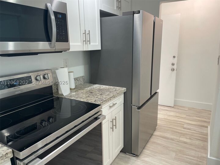 Property Photo: 460 W Park Dr 207 FL 33172
