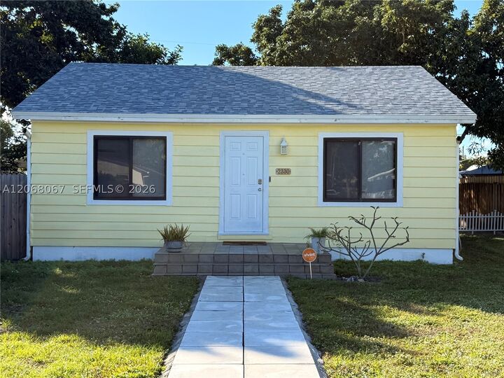 Property Photo: 2330 Scott St FL 33020