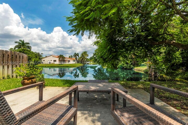 Property Photo: 16850 Crestview Ln FL 33326