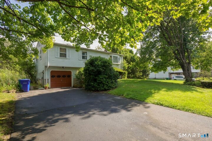 Property Photo:  6 Tiffany Lane  CT 06002 