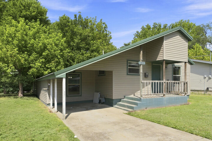 Property Photo:  1211 N Warren Avenue  MO 65802 
