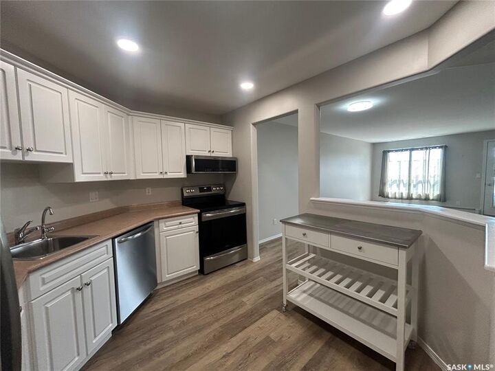 Property Photo: 1112 98th Street 206 SK S0E 1T0