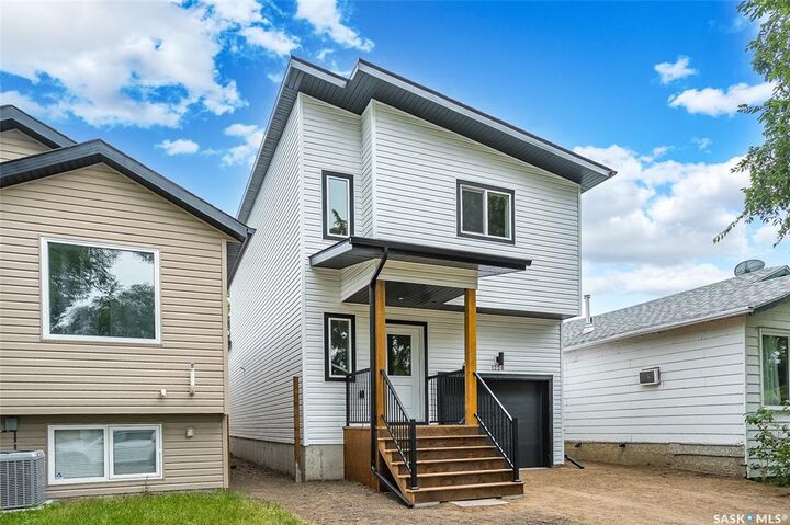 Property Photo:  1220 H Avenue N  SK S7L 2E2 
