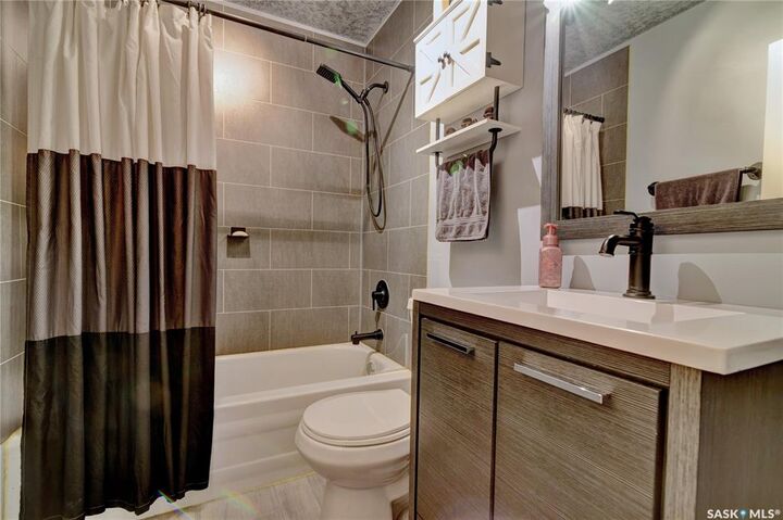 Property Photo: 1230 Dewdney Avenue E SK S4N 0E3