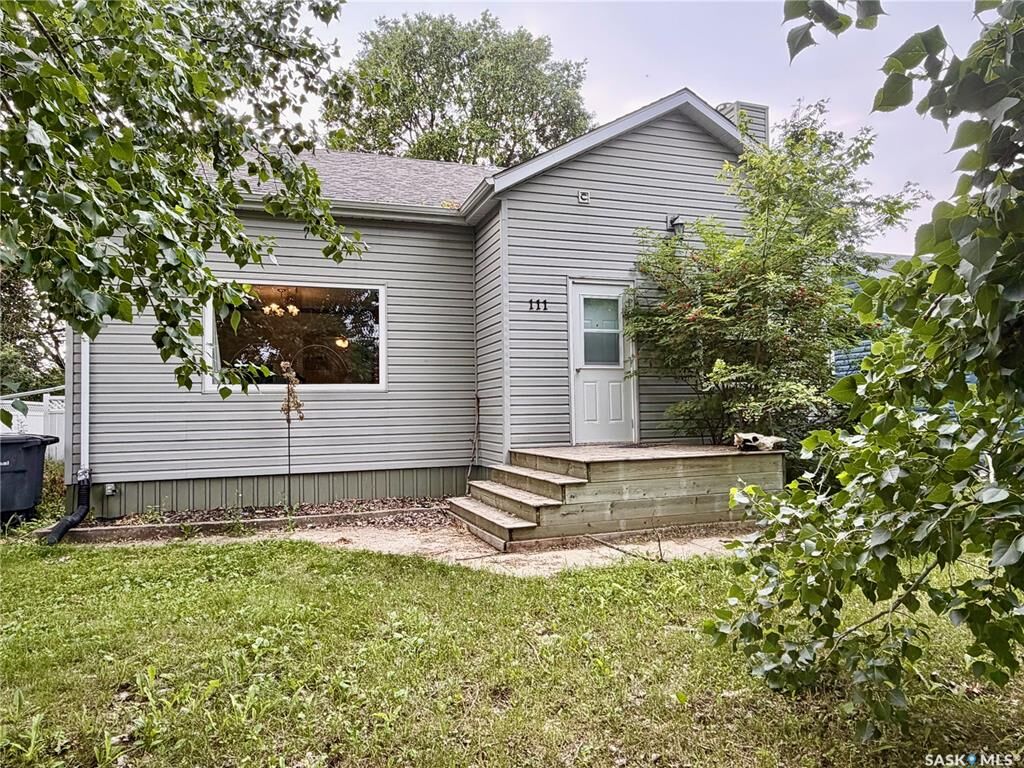 Property Photo:  111 1st Street W  SK S0E 0L0 