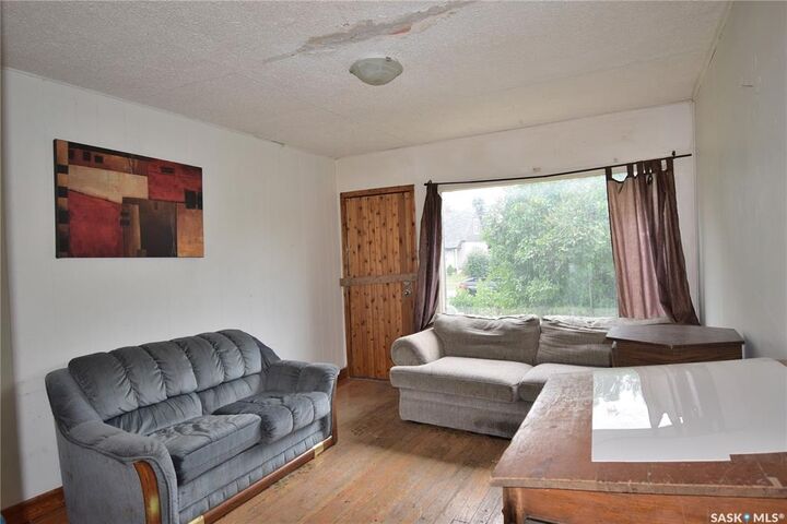 Property Photo: 664 7th Street E SK S6V 0S8