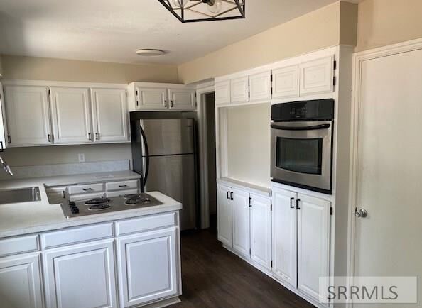 Property Photo:  700 Robins Avenue  ID 83404 