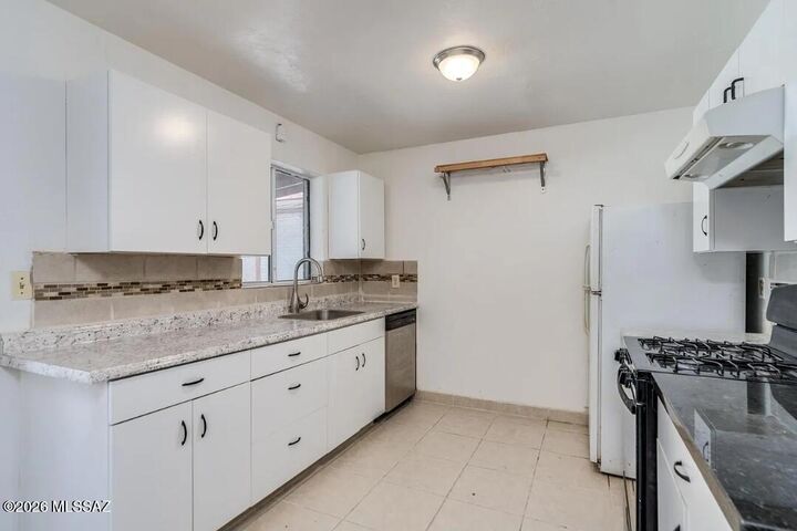 Property Photo:  4009 N Tyndall Avenue A  AZ 85719 