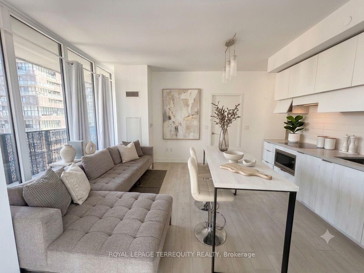 Property Photo: 8 Eglinton Avenue E 505 ON M4P 0C1
