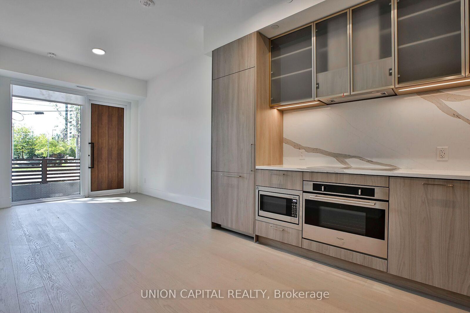 Property Photo:  36 Olive Avenue Th103  ON M6G 2R8 