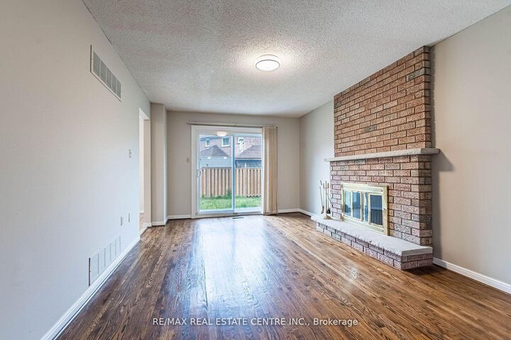 Property Photo:  1134 Deer Run  ON L5C 3S6 