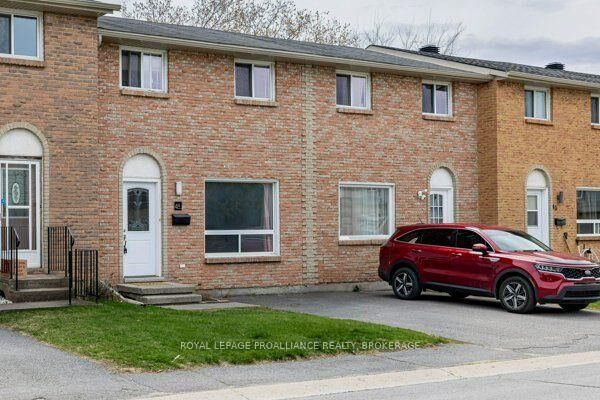 Property Photo: 44 Rosemund Crescent 53 ON K7M 6Z4