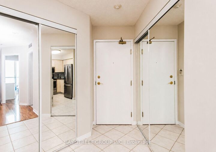 Property Photo: 8 Hillcrest Avenue 2917 ON M2N 6Y6