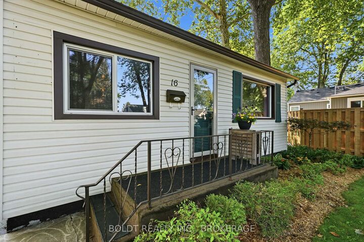 Property Photo: 16 Longfellow Avenue ON L2R 6N5