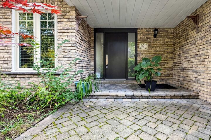 Property Photo: 224 Valleyview Court ON L6L 5H8