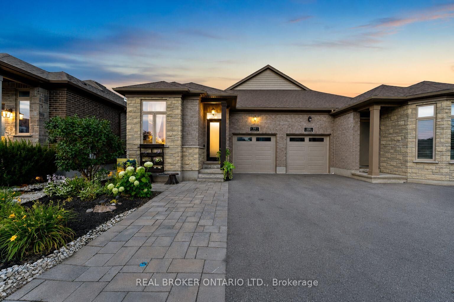 Property Photo:  98 Woodberry Crescent  ON N3B 3L1 