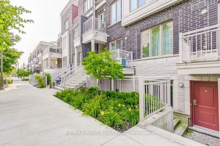 Property Photo: 90 Eastwood Park Gardens 9 ON M8W 0B2