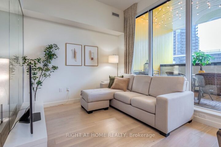 Property Photo: 95 McMahon Drive 511 ON M2K 0H2
