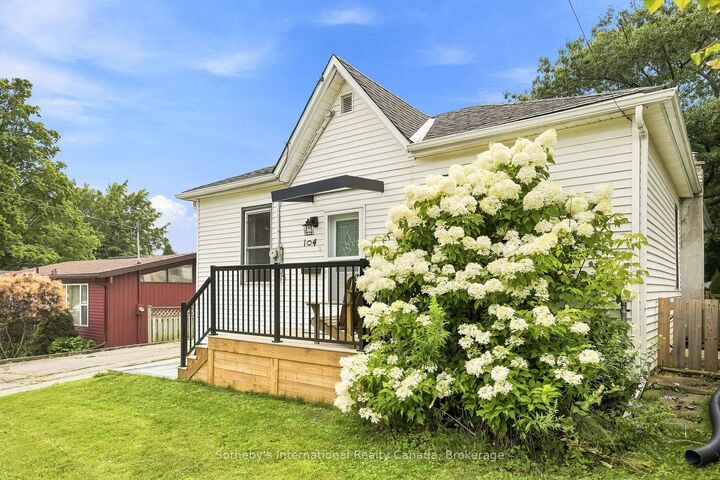 104 Deblaquire Street S — photo 1