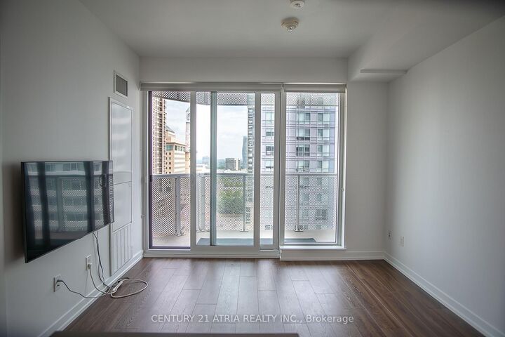 Property Photo: 4065 Confederation Parkway 1405 ON L5B 0L4
