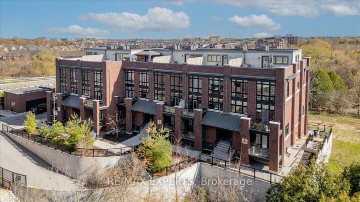 Photo de la propriété:  2 Linsmore Place 304  ON L4A 4T4 