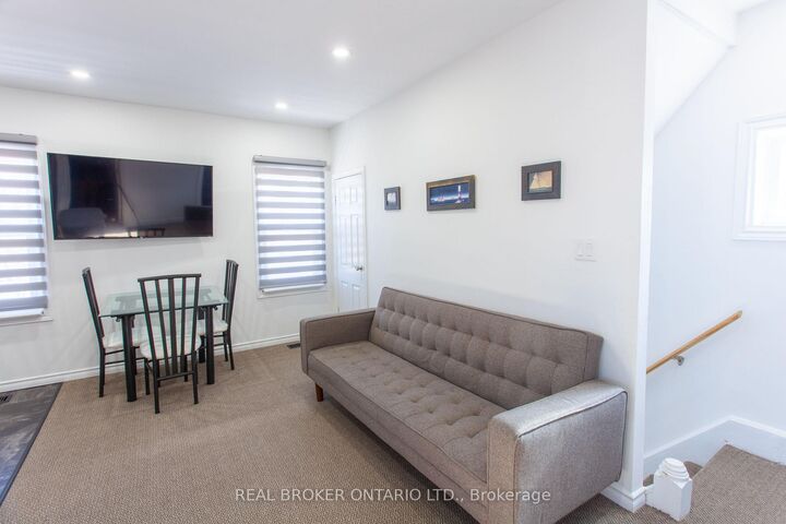 Property Photo:  231 Front Street S Upper  ON L3V 4T1 