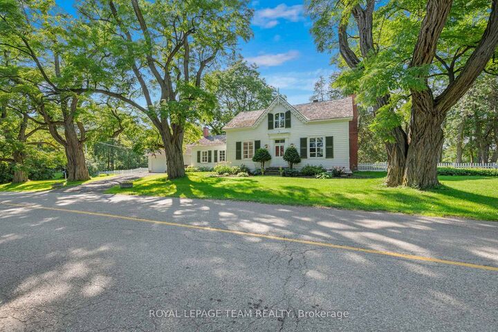 256 Wilson Street N — photo 1