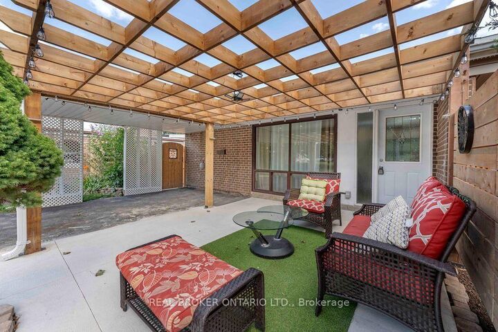 Property Photo:  1412 Seaview Drive  ON L5J 1X5 