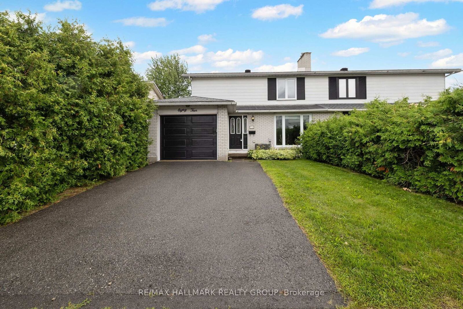 Property Photo: 84 Chesterton Drive ON K2E 5T6
