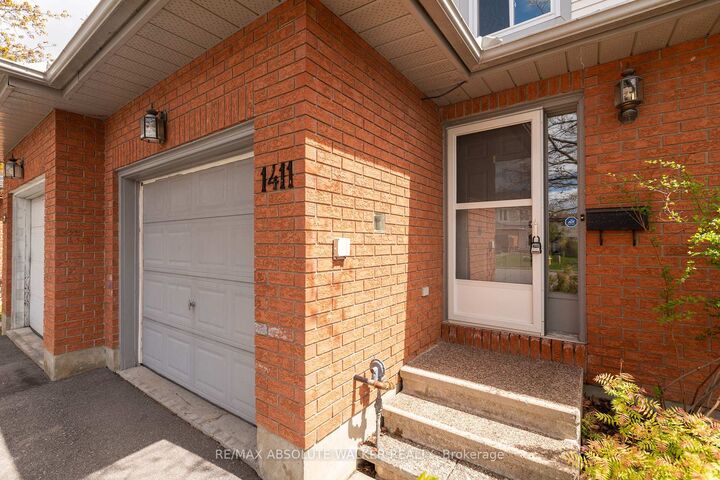Property Photo: 1411 Caravel Crescent ON K1E 3X4