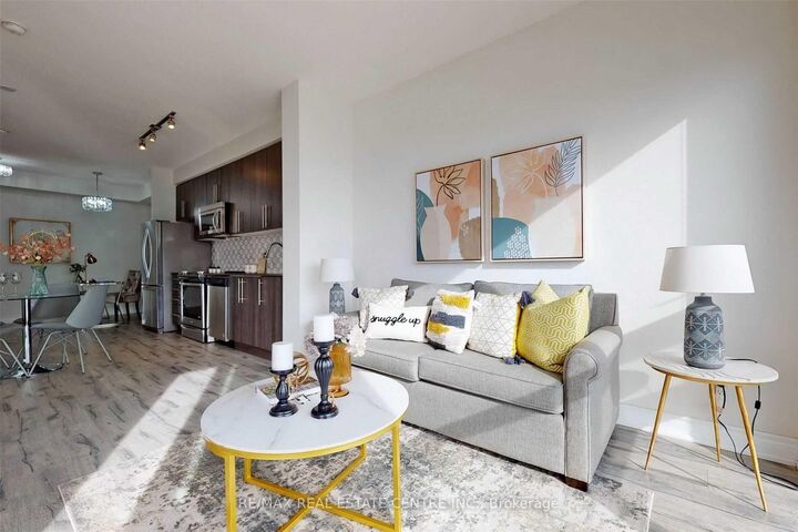 Property Photo: 4011 Brickstone Mews 3701 ON L5B 0J7