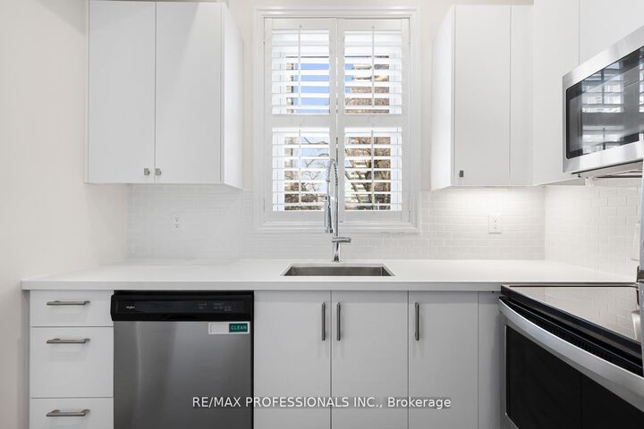 Property Photo: 253 Wellesley Street E C ON M4X 1G8