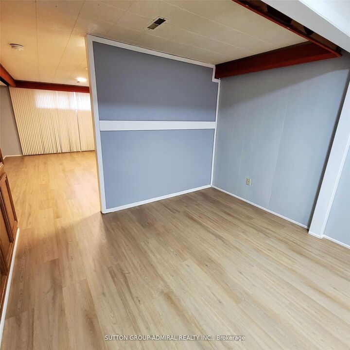 Property Photo:  17 Pamille Place Lower  ON M6M 3A9 