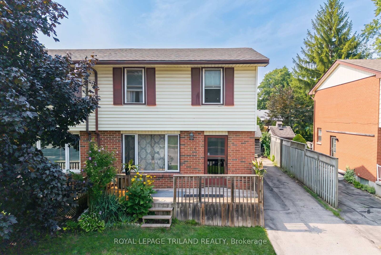Property Photo:  220 Admiral Drive  ON N5V 1H8 