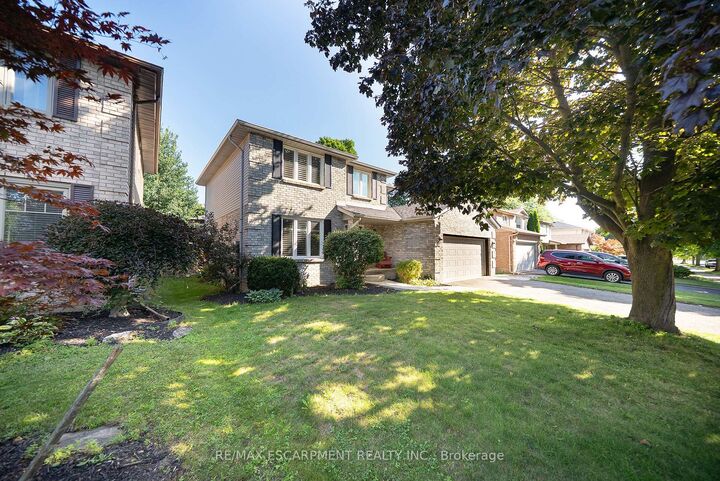 Property Photo:  20 Hogarth Road  ON N3T 6E8 