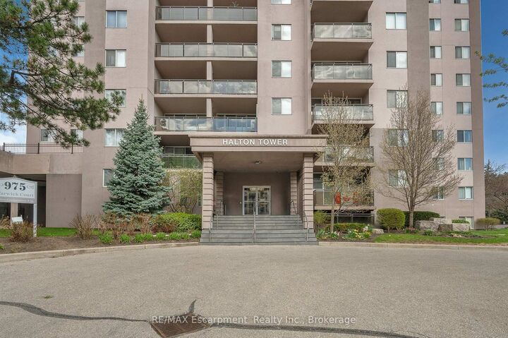 Property Photo: 975 Warwick Court 310 ON L7T 3Z7