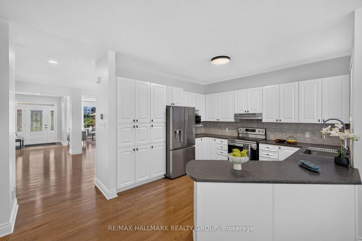 Property Photo: 42 Glenrill Place S ON K2M 2T5