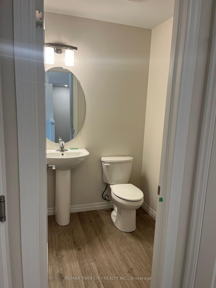 Photo de la propriété: 224 Renaissance Drive ON N5R 0C1