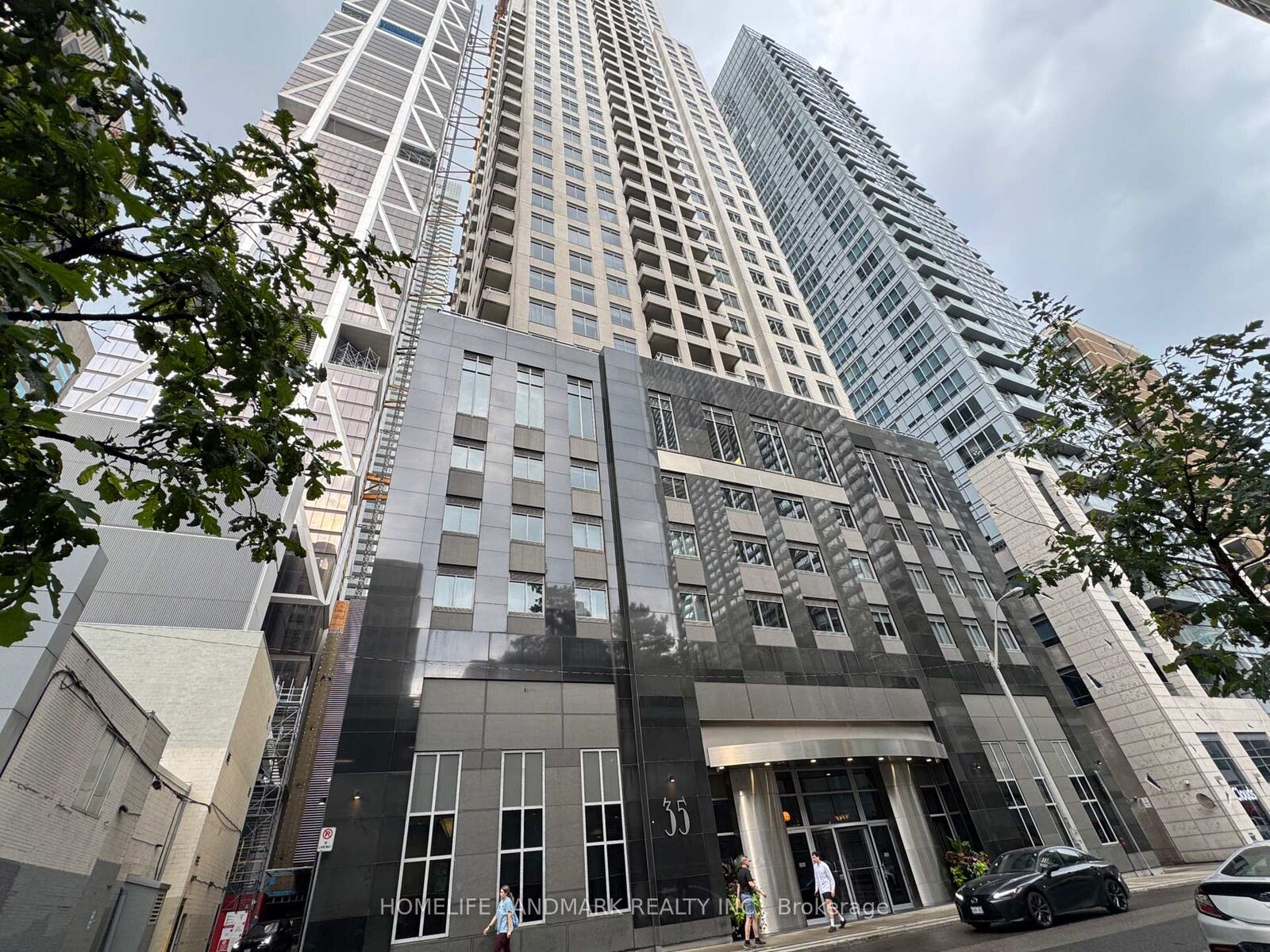 Property Photo:  35 Balmuto Street 501  ON M4Y 0A3 