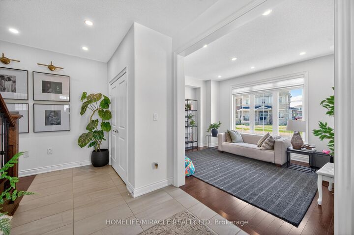 Property Photo: 220 Great Falls Boulevard ON L8B 1Z1