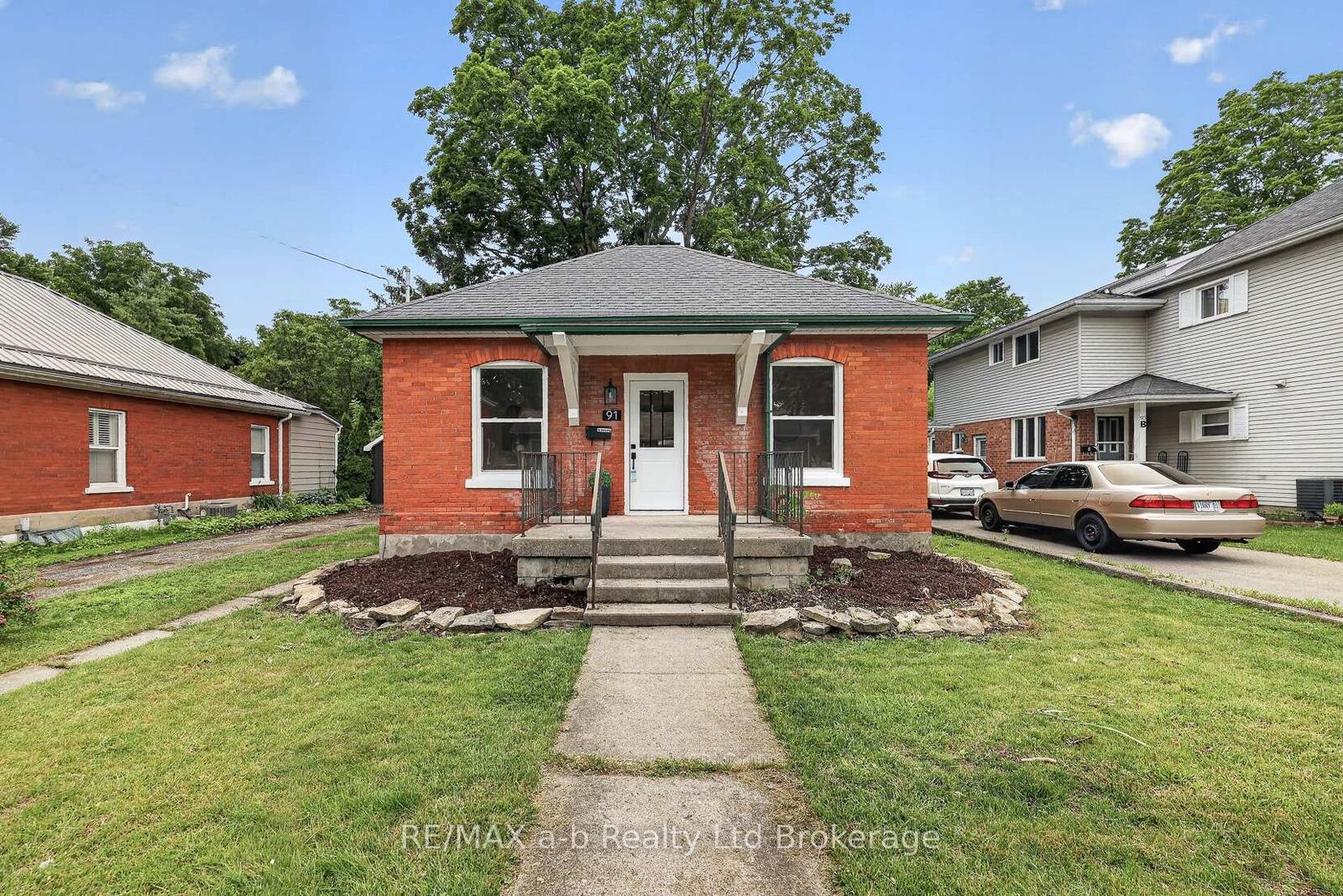 Property Photo: 91 Winniett Street ON N4S 5Z6