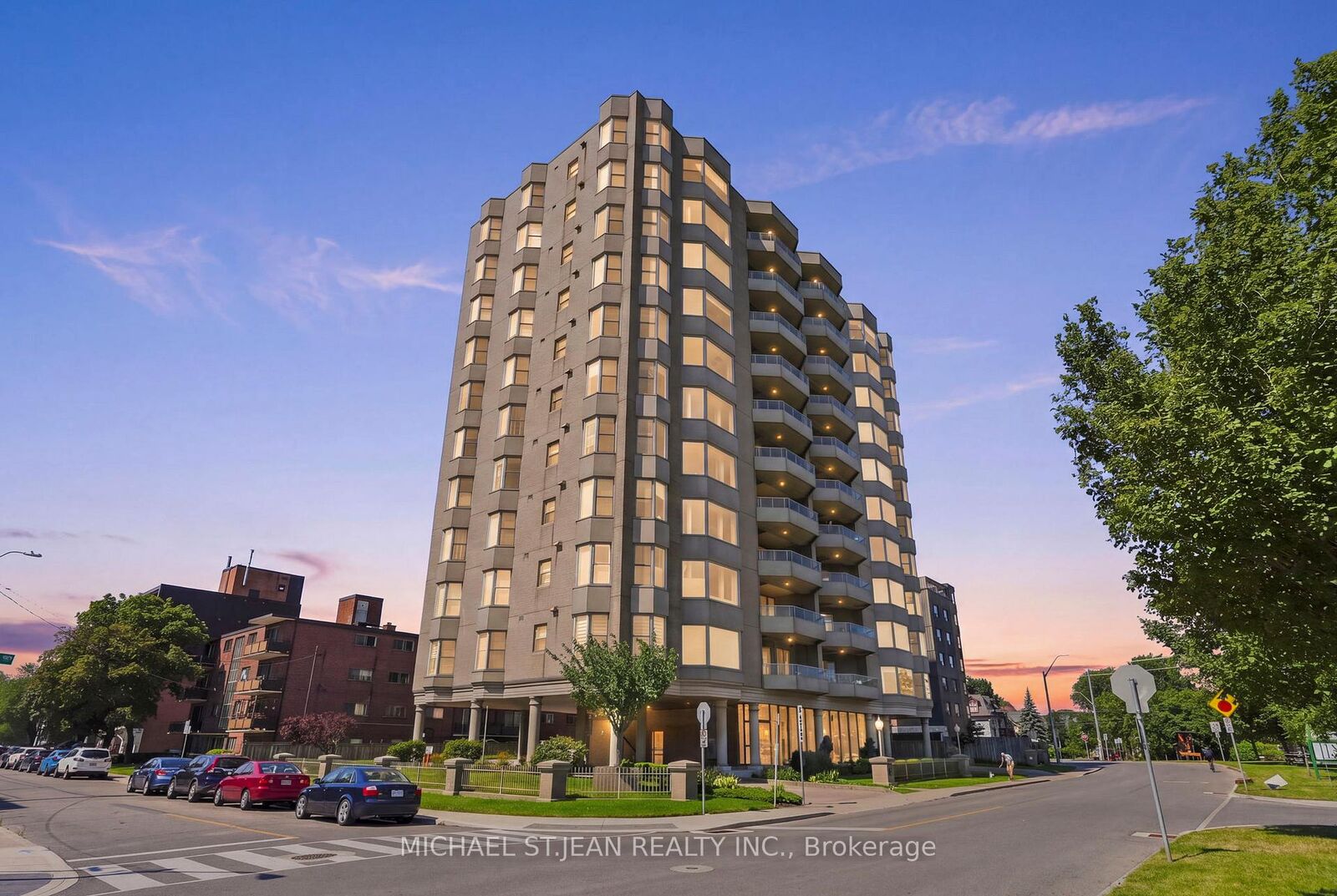 Property Photo: 174 Mountain Park Avenue 2W ON L8V 1A1