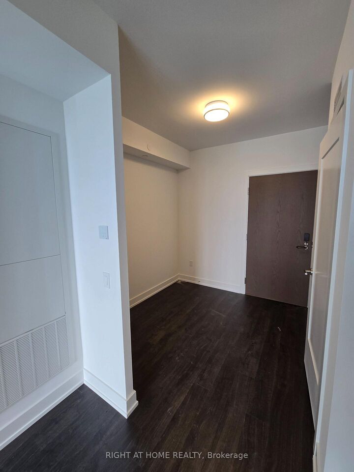 Property Photo:  30 Inn On The Park Drive 3311  ON M3C 0P7 