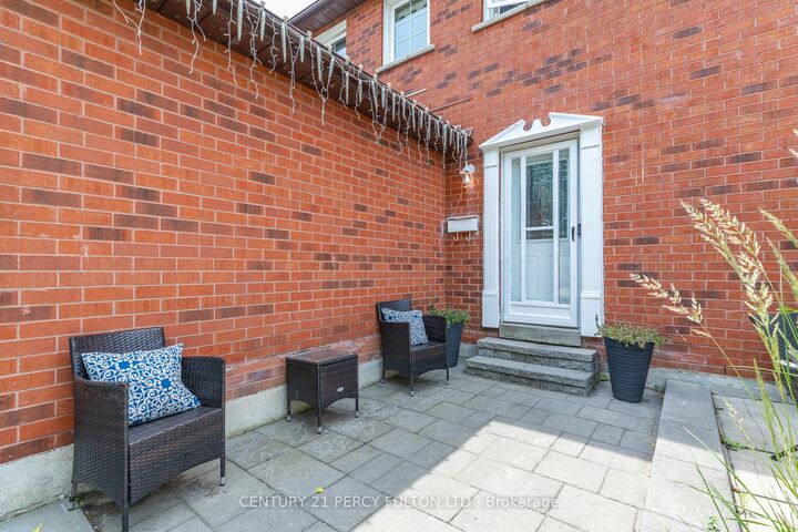 Property Photo:  557 Cobblehill Drive  ON L1K 1Y6 