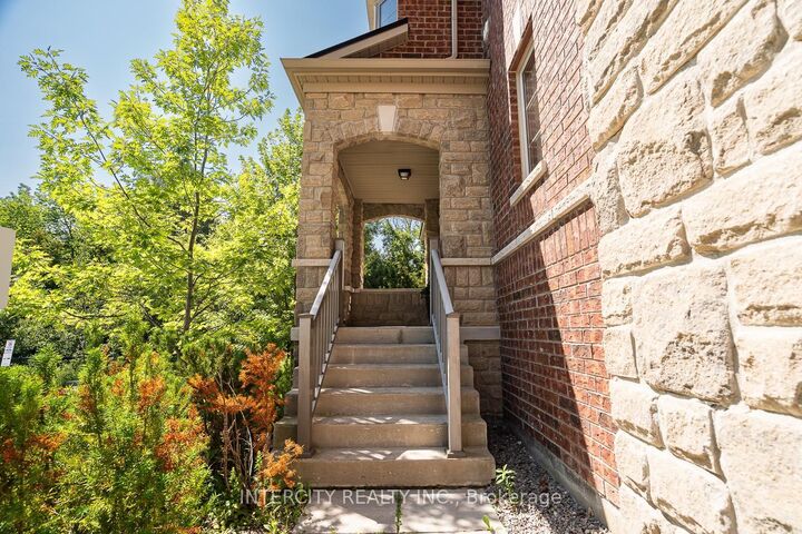 Property Photo: 1331 Major Mackenzie Drive W 116 ON L6A 4W4